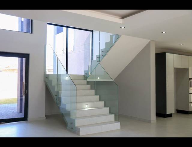 5 BEDROOM HOUSE FOR SALE IN SIX FOUNTAINS RESIDENTIAL ESTATE